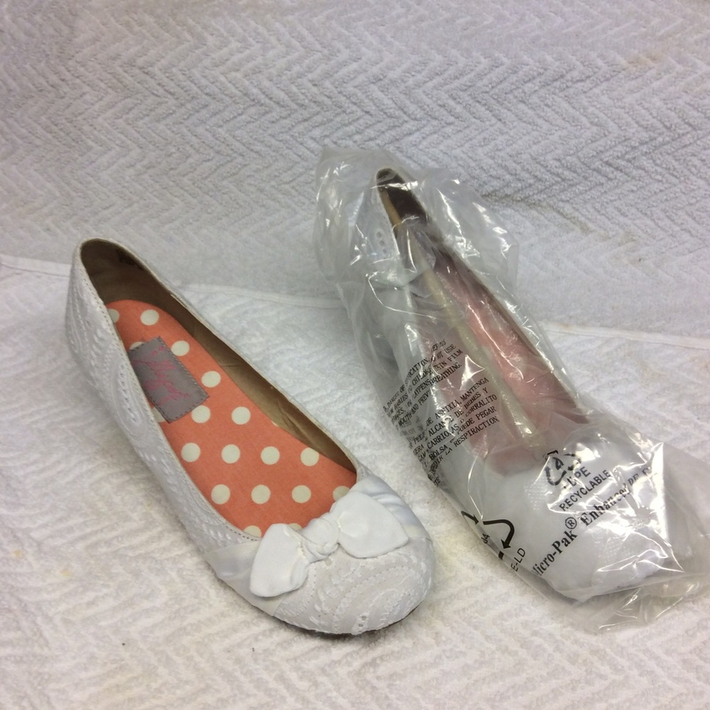 Jellypop white eyelet look kitten heels 6.5